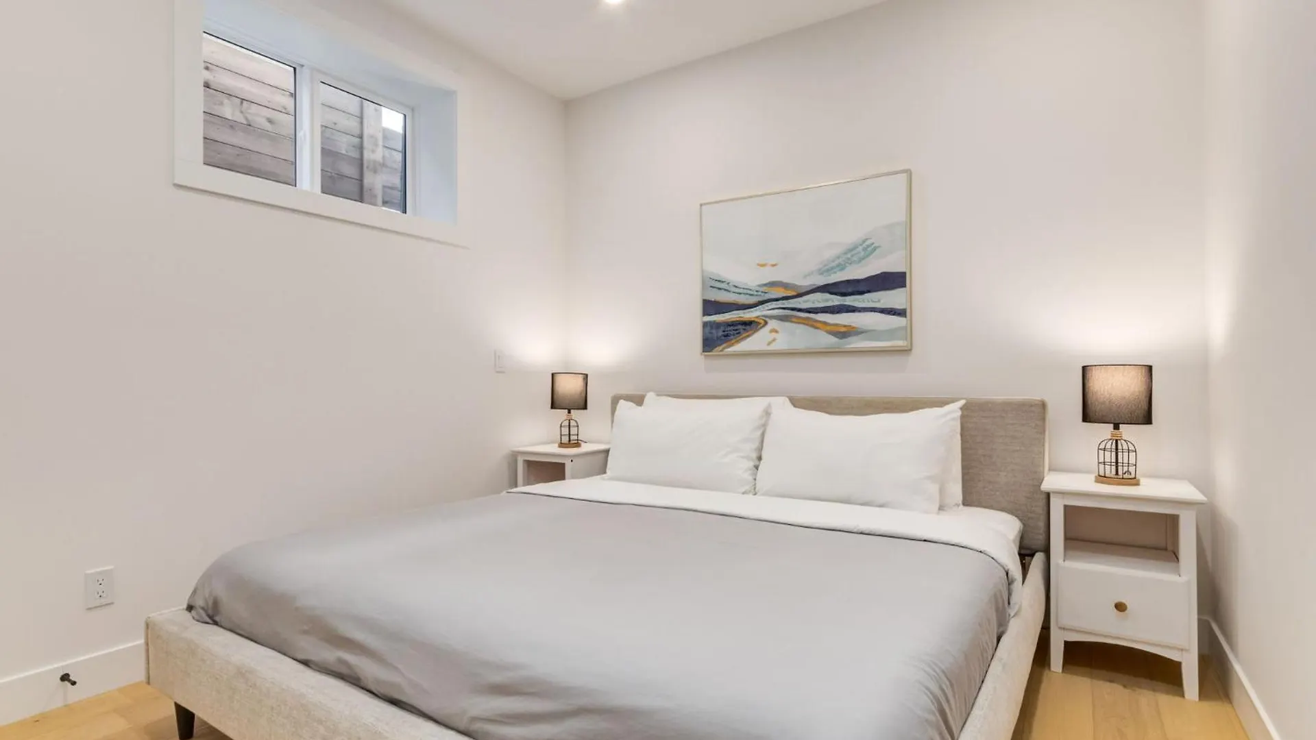 Holiday home Long Stays, Pets Welcome, Free Parking & King Bed Calgary Canada
